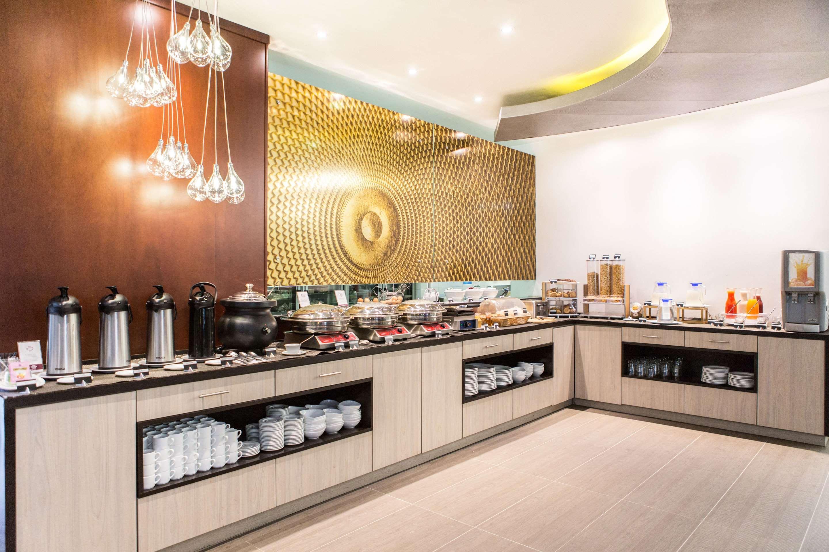 Best Western Plus 93 Park Hotel Bogotá Exterior foto The lounge at the airport