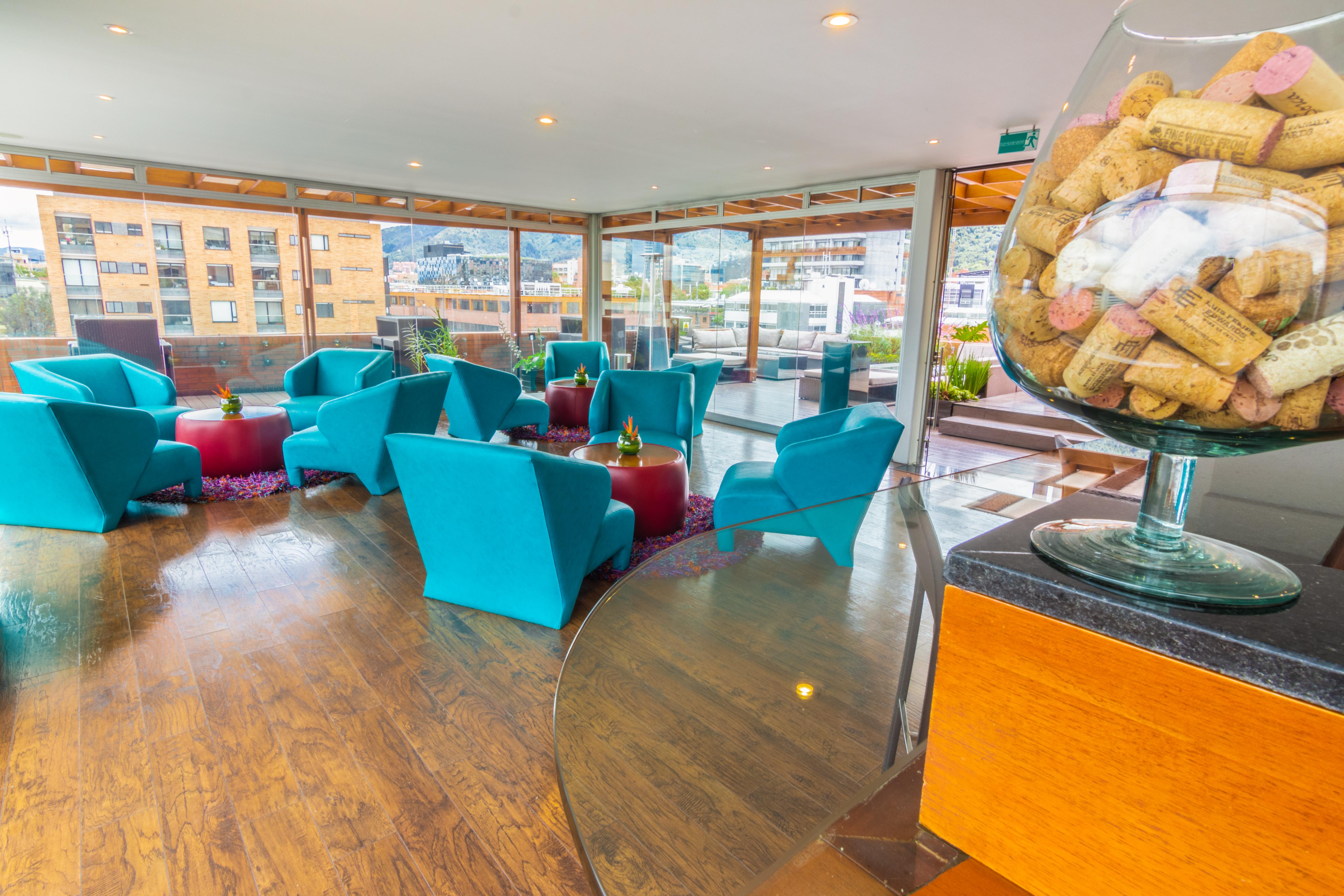 Best Western Plus 93 Park Hotel Bogotá Exterior foto The lounge at the airport